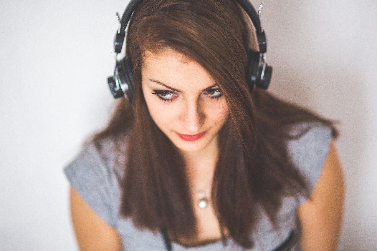 headphone lady